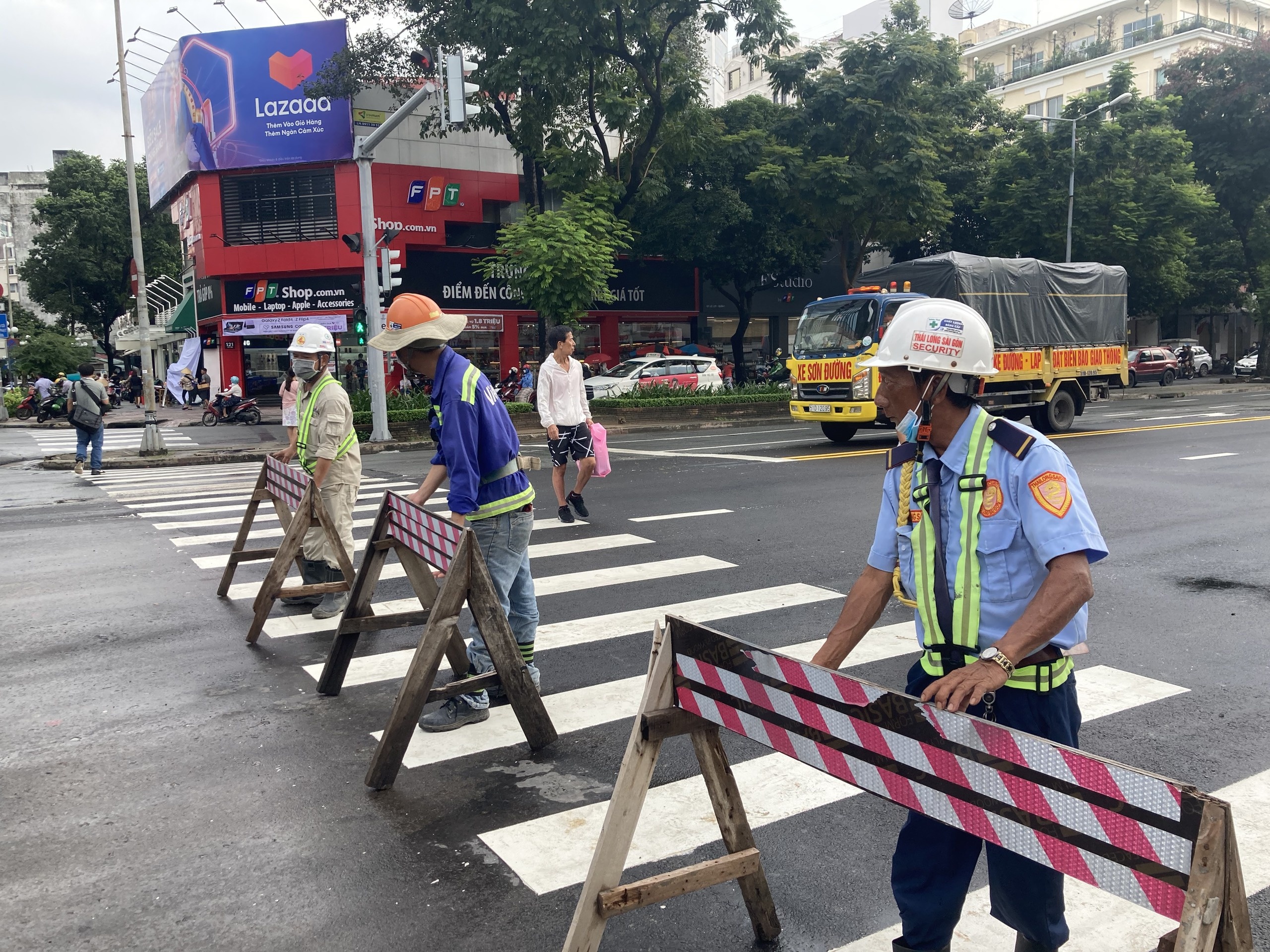 Dai lo Le Loi duoc go rao chan sau 8 nam thi cong ga ngam metro hinh anh