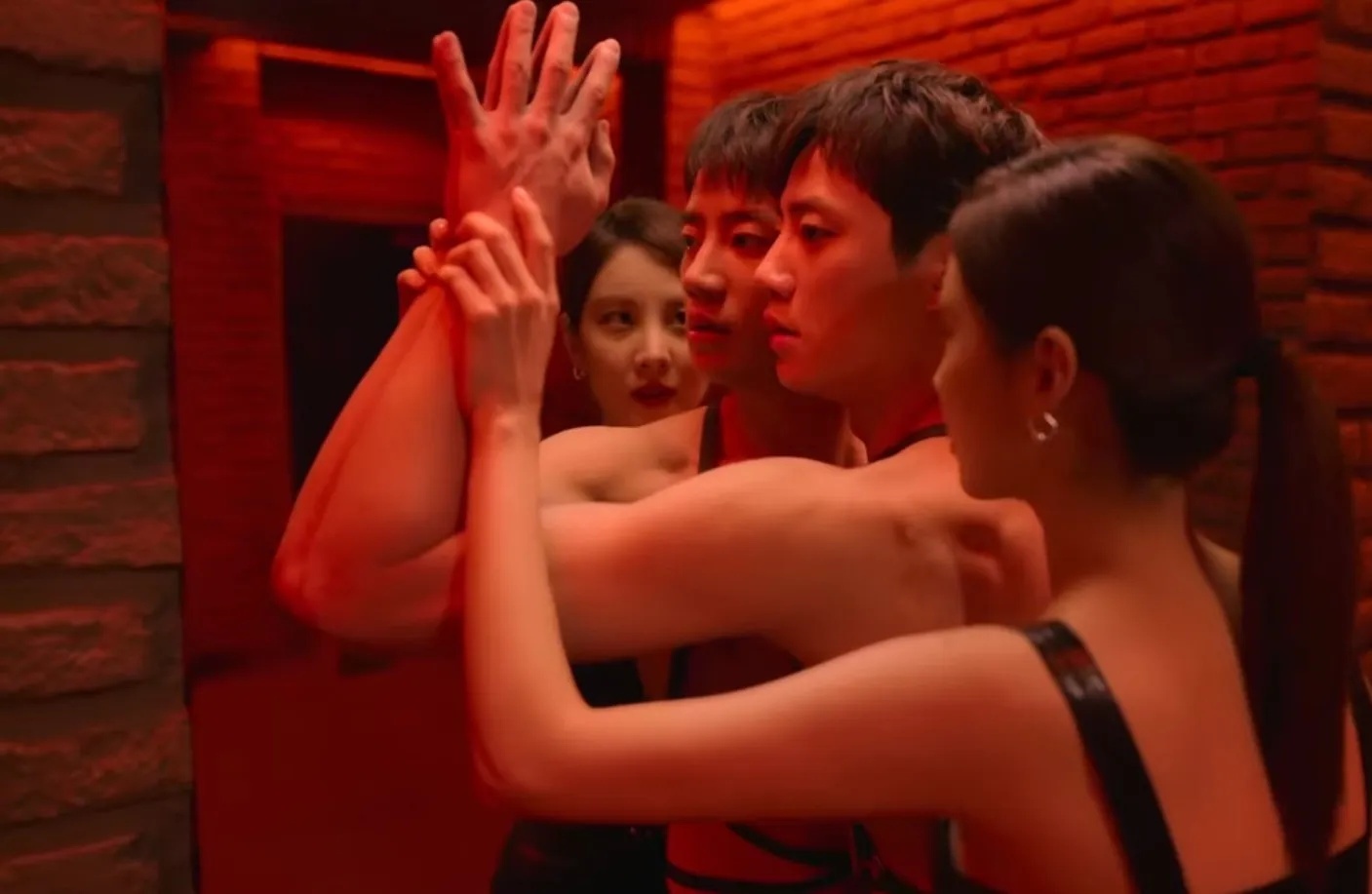 Tình yêu và trói buộc ảnh 2 Tinh yeu va troi buoc anh 2