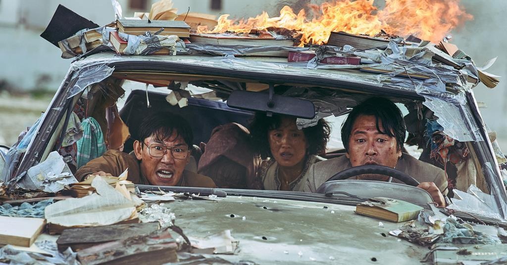 review Escape from Mogadishu anh 2