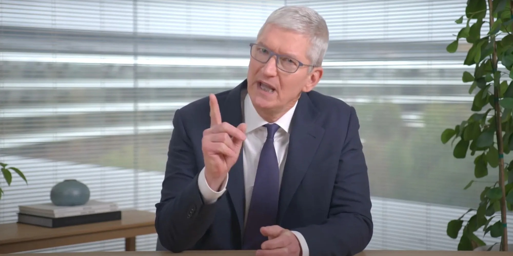 Tim Cook roi Apple anh 1