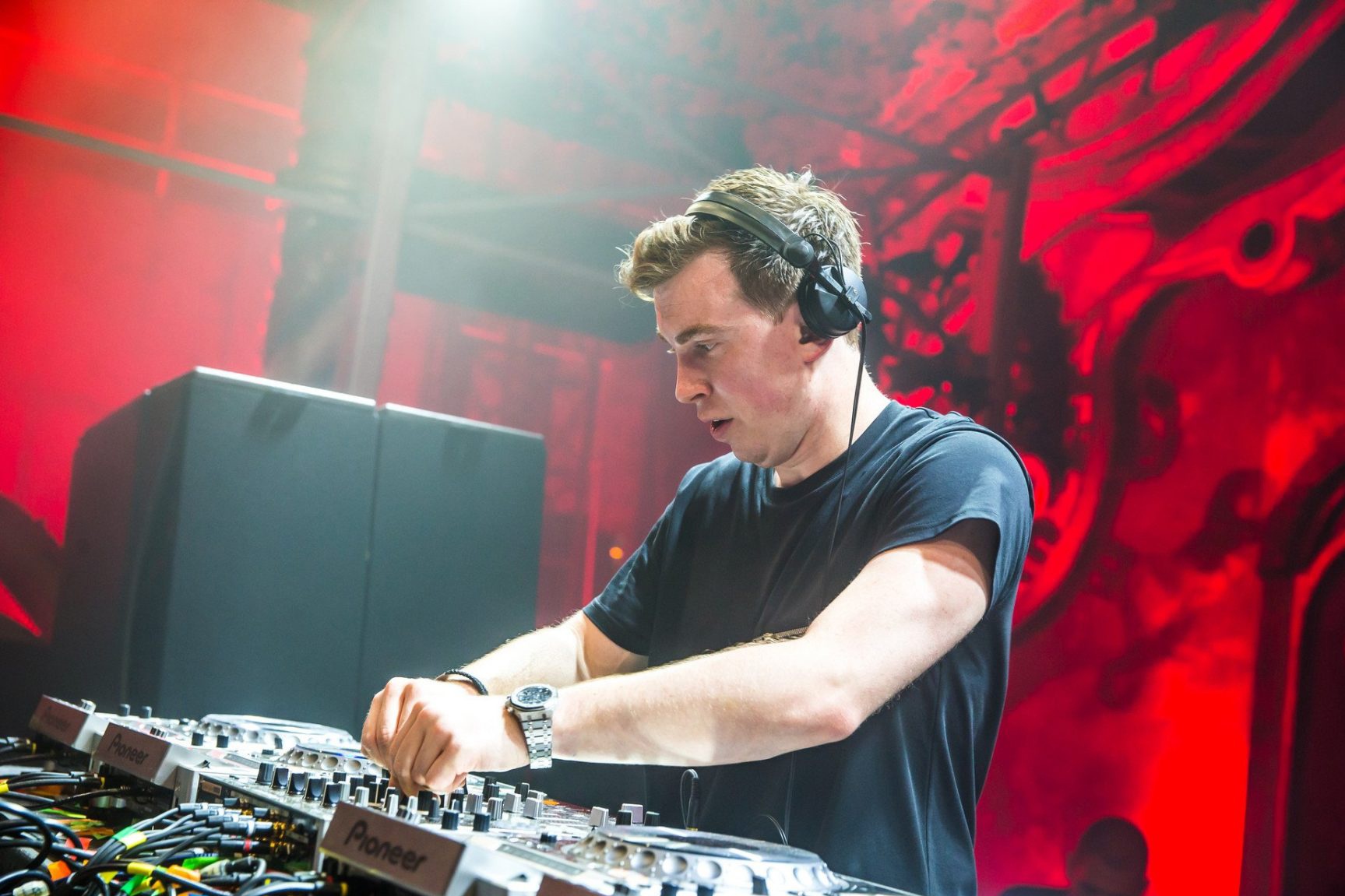 Video - DJ Hardwell tham du le hoi am nhac Creamfields Vietnam 2022 hinh anh