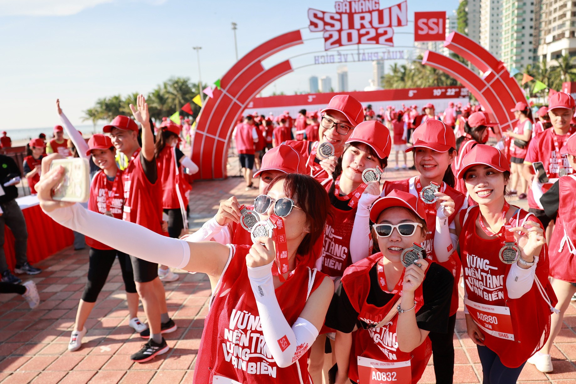 Chung khoan va phong trao chay - gan ket nhan vien, can bang cuoc song hinh anh