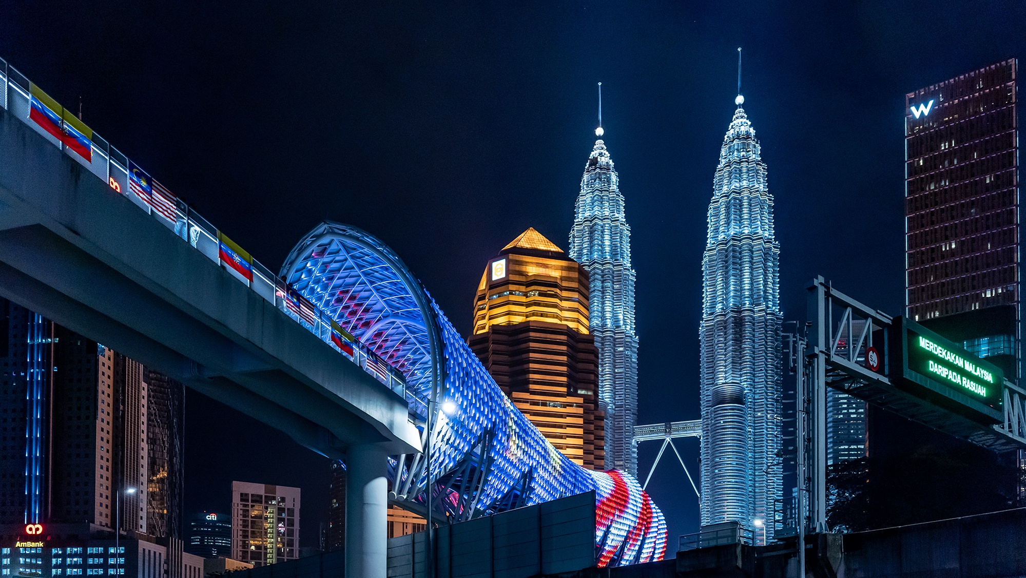 An gi, choi dau tai 'chau A' thu nho Malaysia hinh anh