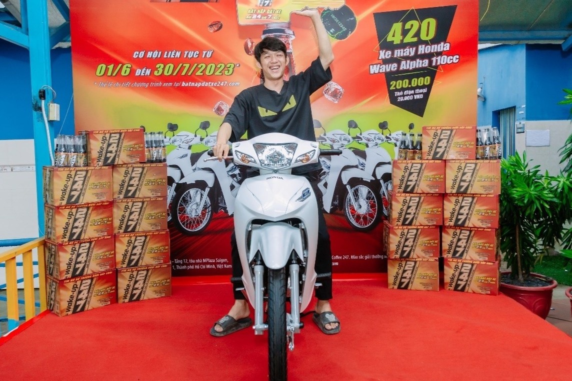 Niem vui dat xe may ve nha sau khi bat nap Wake-up 247 hinh anh