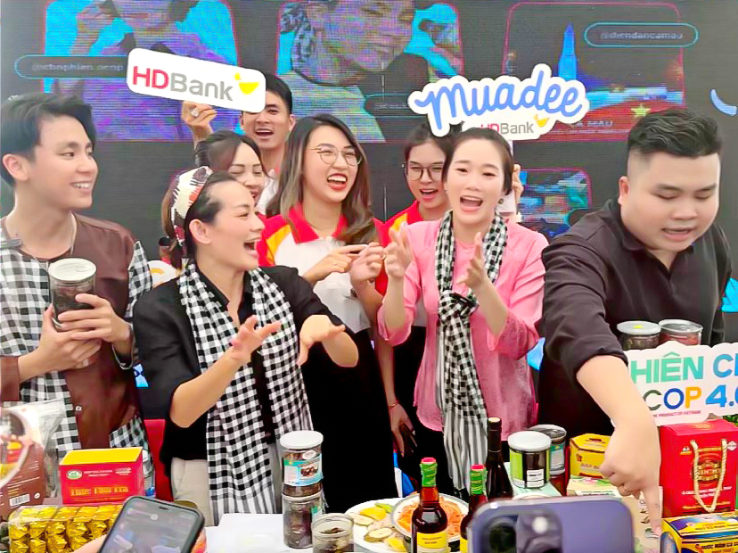 Cho phien OCOP soi dong khi HDBank nhap cuoc, nong dac san dat hang hinh anh