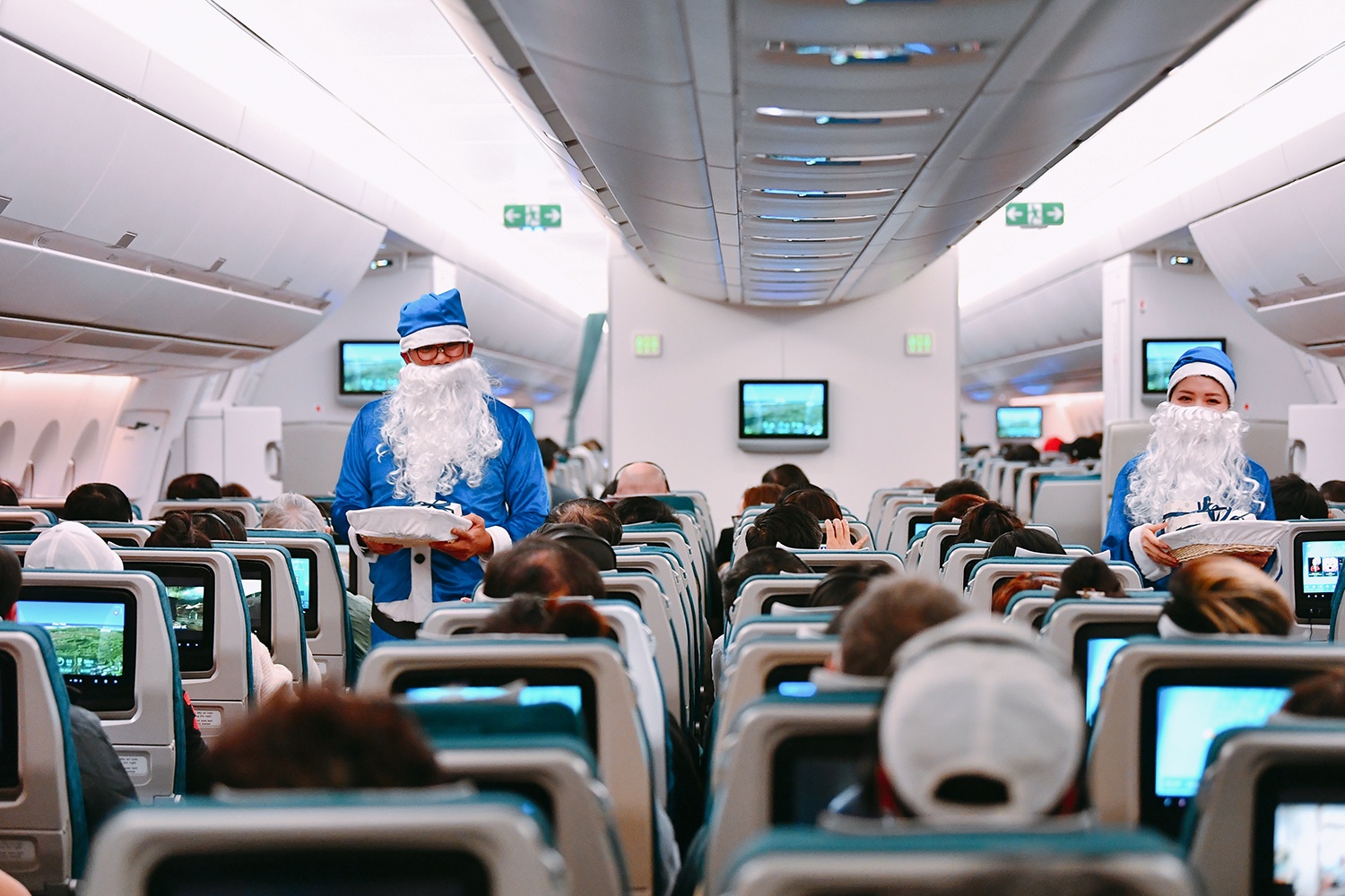 Don Giang sinh tren khong cung Vietnam Airlines hinh anh