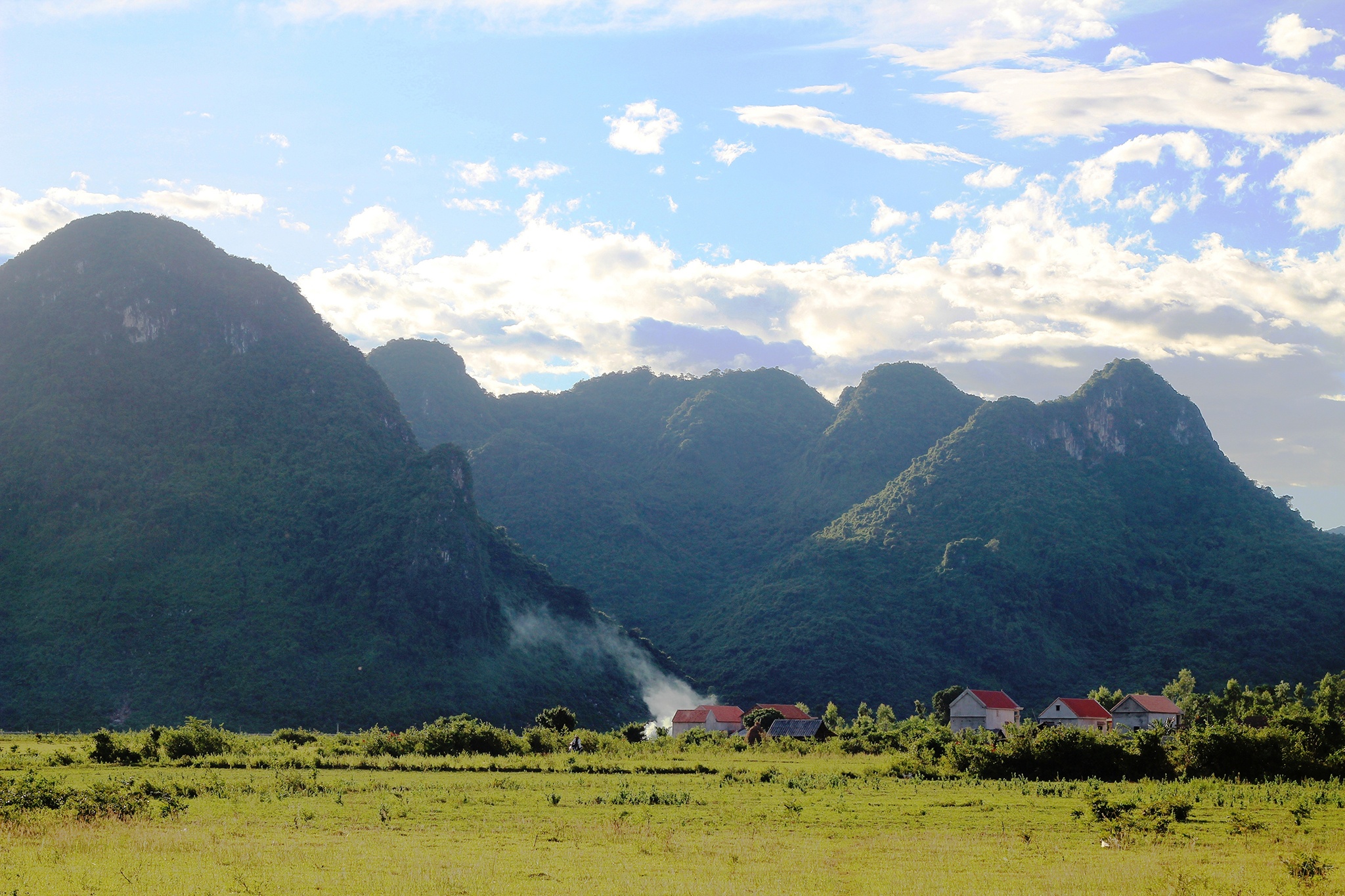 Den Quang Binh kham pha chuyen lich su tu cac di tich noi tieng hinh anh