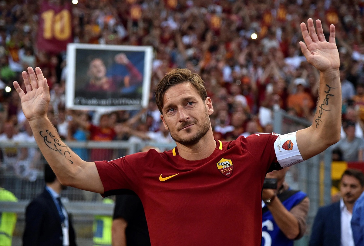 Francesco Totti danh tang mon qua bat ngo cho fan bong da Viet Nam hinh anh
