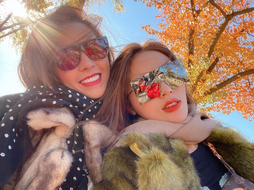 Hot girl, sao Viet khoe anh check-in mua la vang o Han Quoc hinh anh