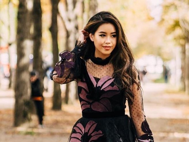 Hoi con nha giau Viet khoe anh du lich dip cuoi nam hinh anh