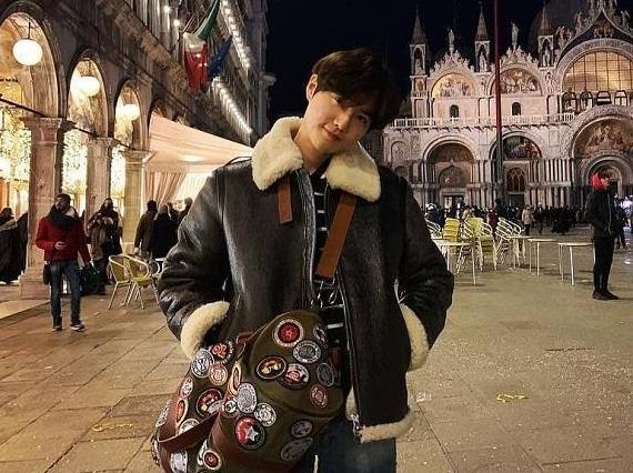 Bi quyet co anh du lich hop boi canh nhu truong nhom EXO hinh anh