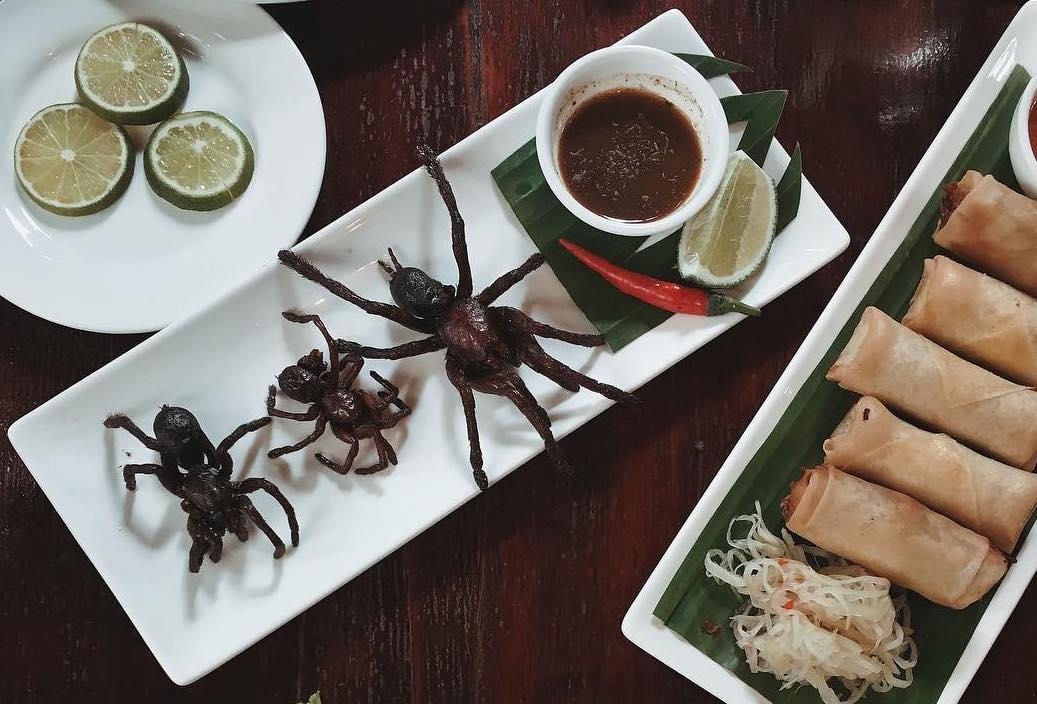 Chuoi xanh va loat mon an duong pho la mieng o Campuchia hinh anh