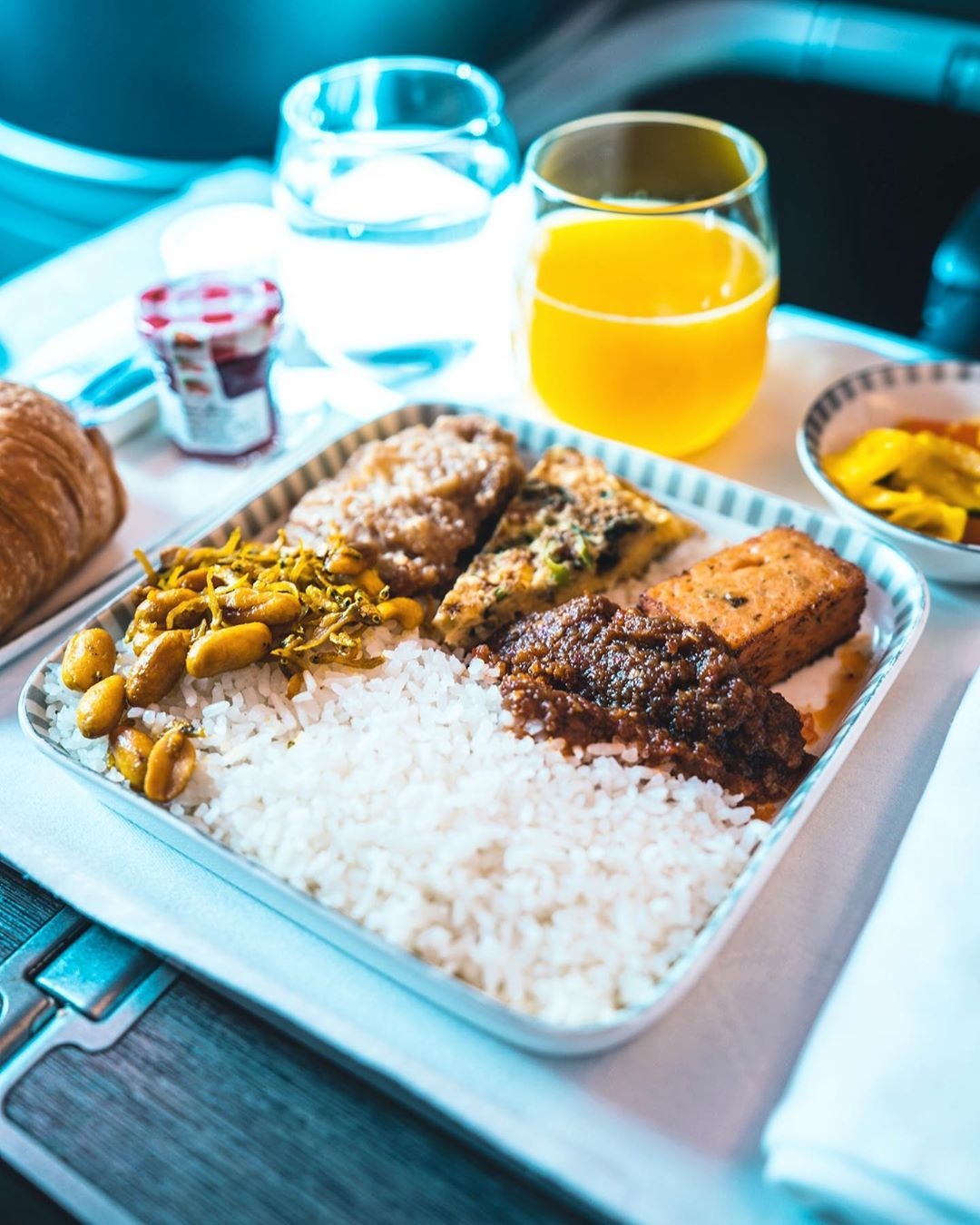 ve may bay,  du khach,  dat ve. Tet 2020 anh 3