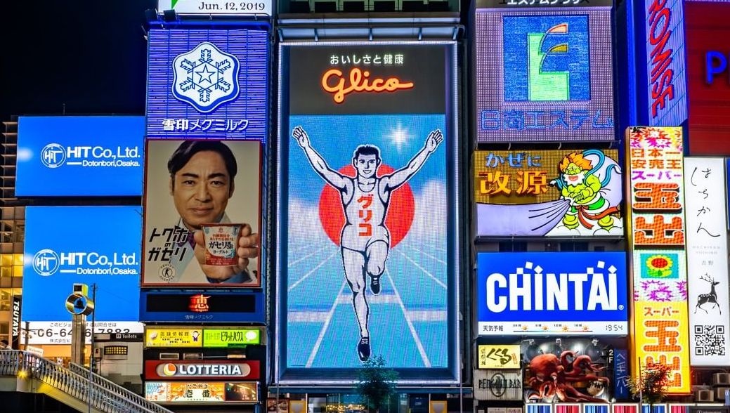 Tam bien quang cao ton tai hon 80 nam o Osaka hinh anh