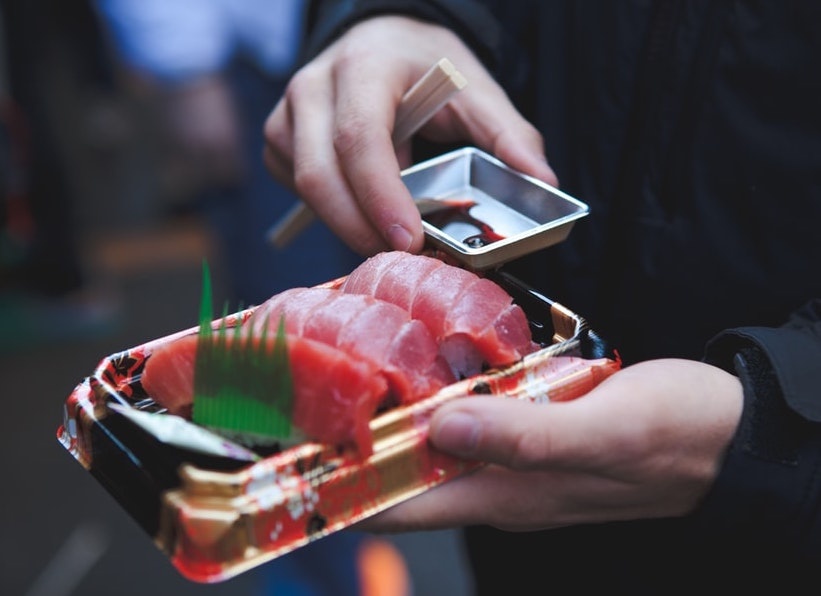 Nhung mon an can tranh de phong chong dich corona hinh anh