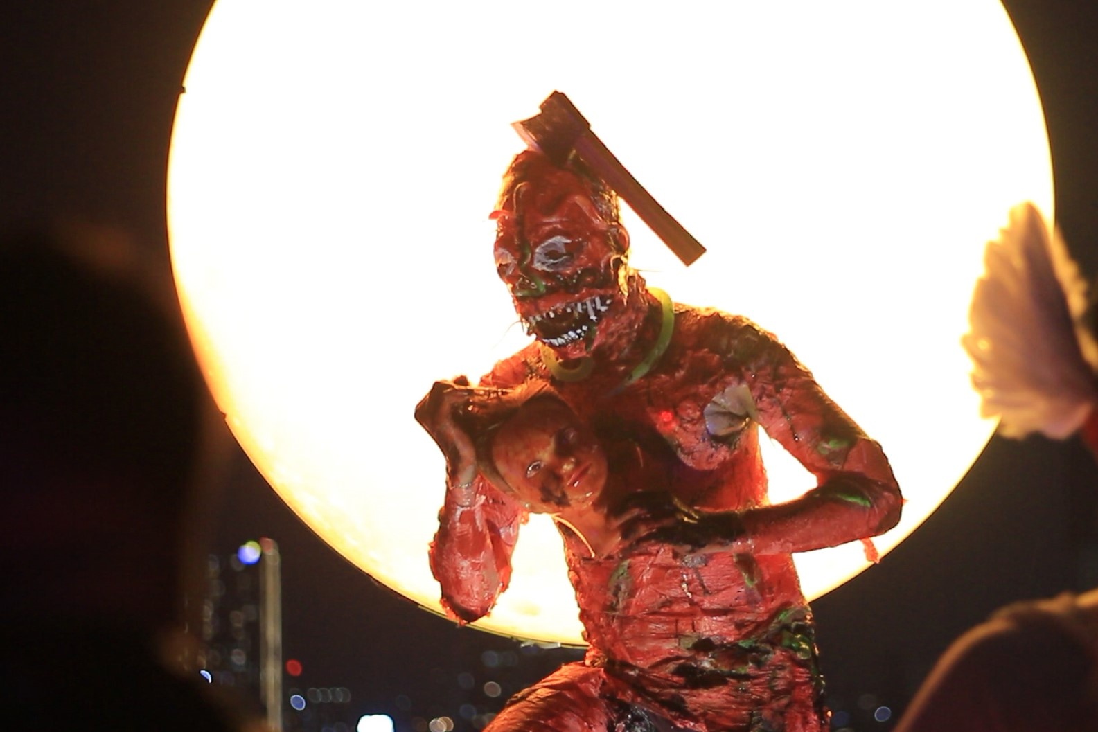 Chi 5 trieu dong hoa trang Halloween o TP.HCM hinh anh