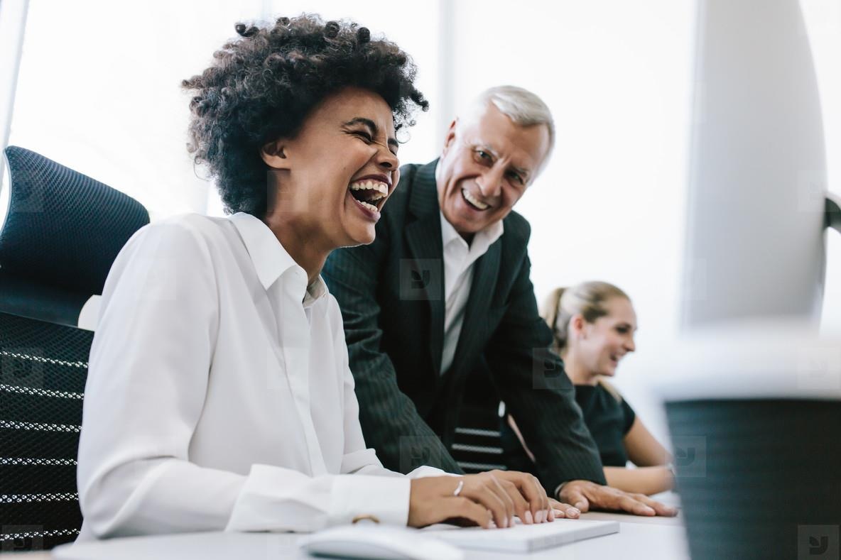 bao nhieu tien moi hanh phuc voi cong viec anh 1