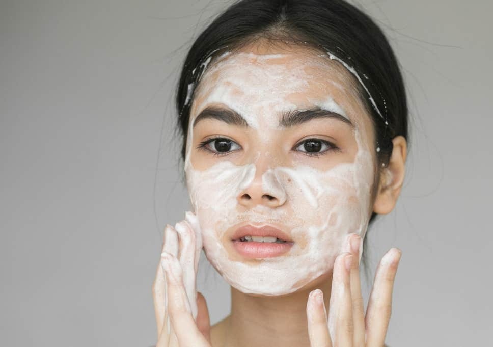 Hoc ngay cach cham soc da dau mun dung cach vao mua dong hinh anh