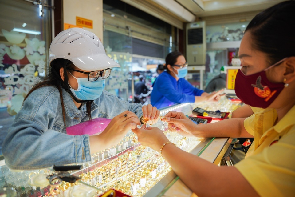 Ngan hang Nha nuoc yeu cau mua ban vang phai co hoa don dien tu hinh anh