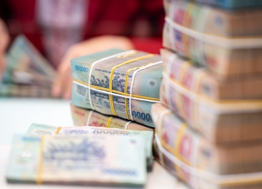 Them nhieu ngan hang tung goi vay giam lai suat hinh anh