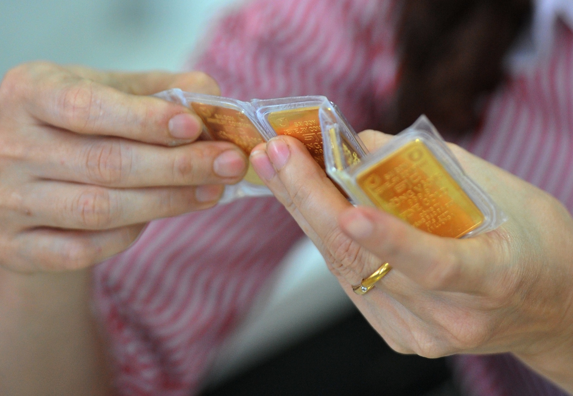 Gia vang trong nuoc bien dong nhe truoc cuoc hop cua Fed hinh anh