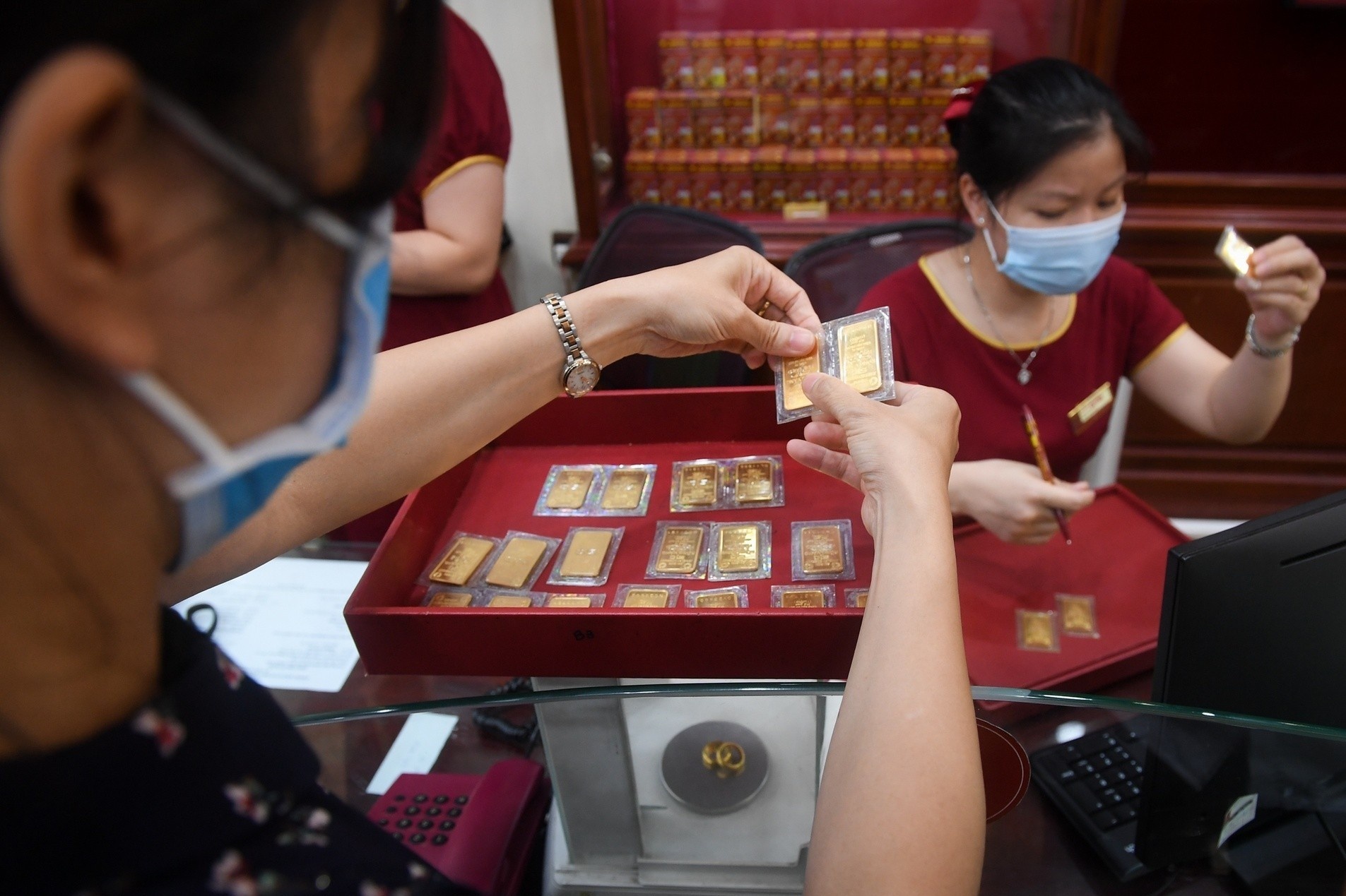 Gia vang trong nuoc van yeu hinh anh