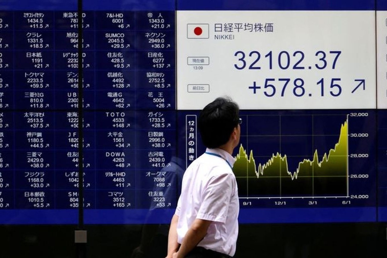 Chung khoan Nhat len dinh 33 nam hinh anh