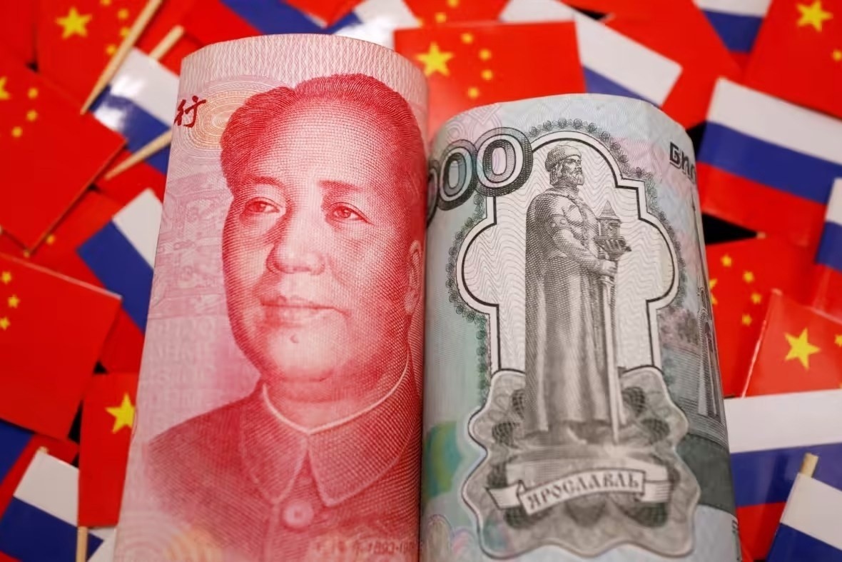 Co dong cua Nga nhan co tuc bang dong nhan dan te hinh anh