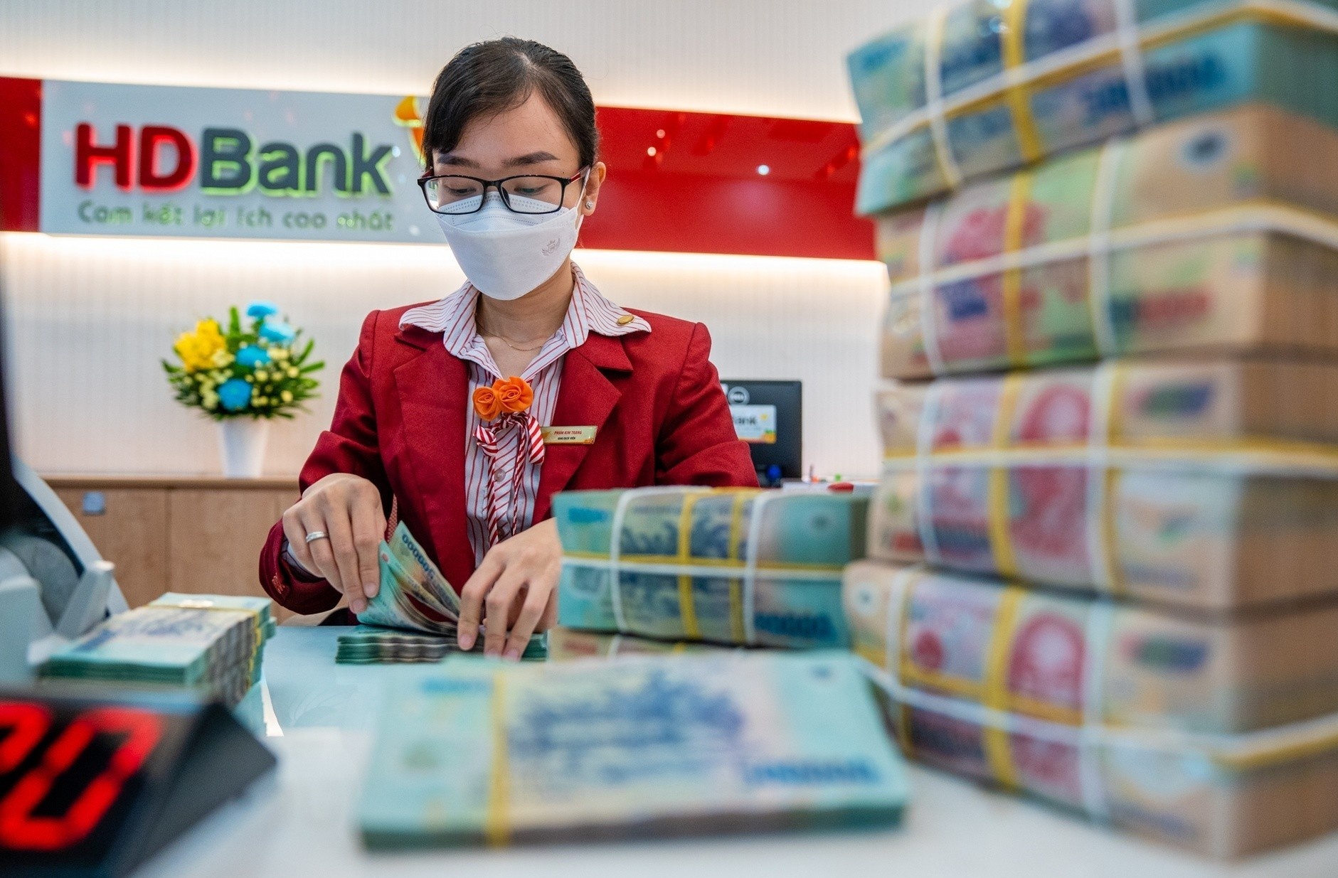 Nguoi gui tien khong con nhan lai suat tren 8% voi ky han 12 thang hinh anh