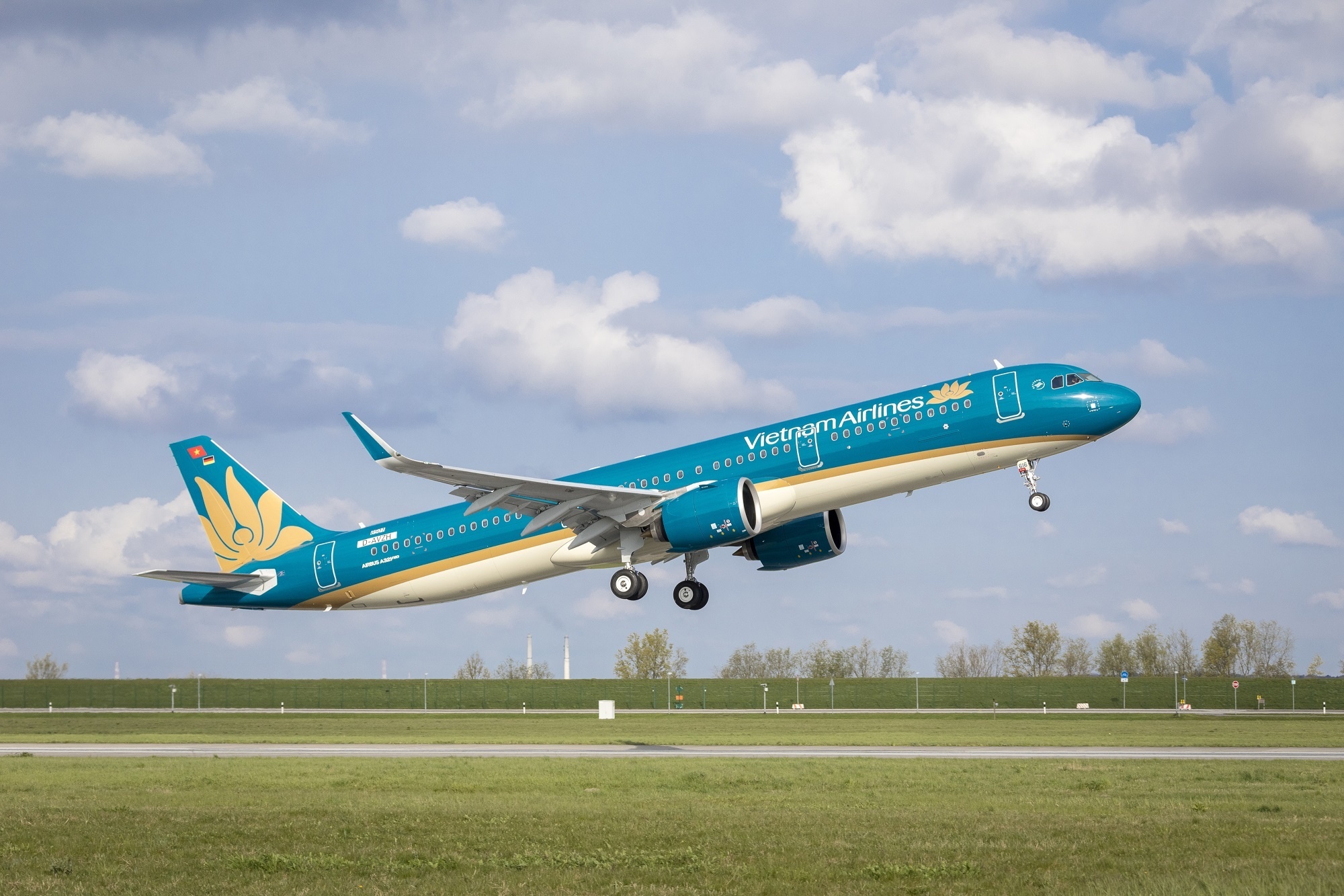 Vietnam Airlines thuê ướt 4 máy bay dịp Tết, sắp nhận 2 tàu bay Boeing