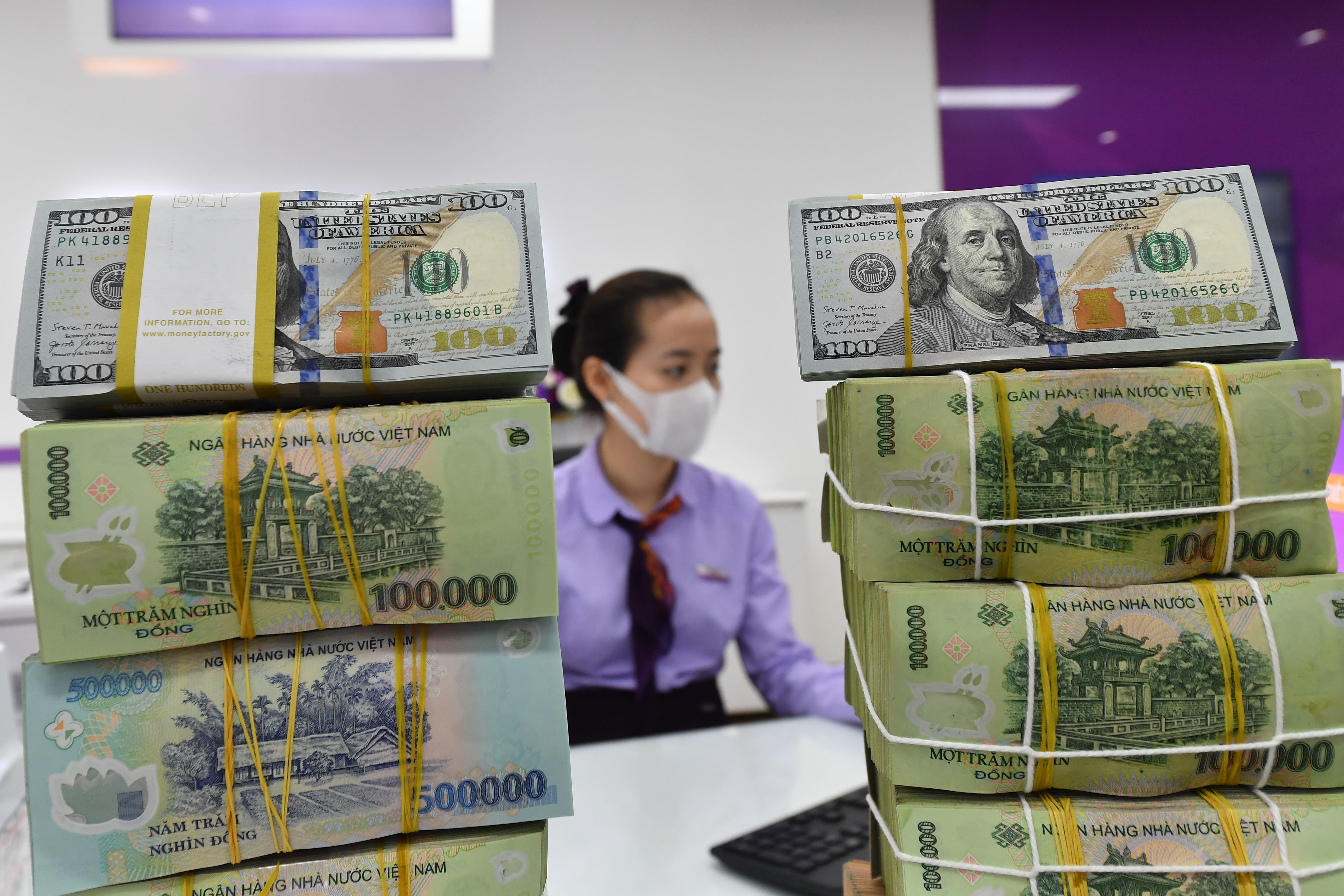 Ngan hang Nha nuoc yeu cau day manh cho vay tieu dung hinh anh