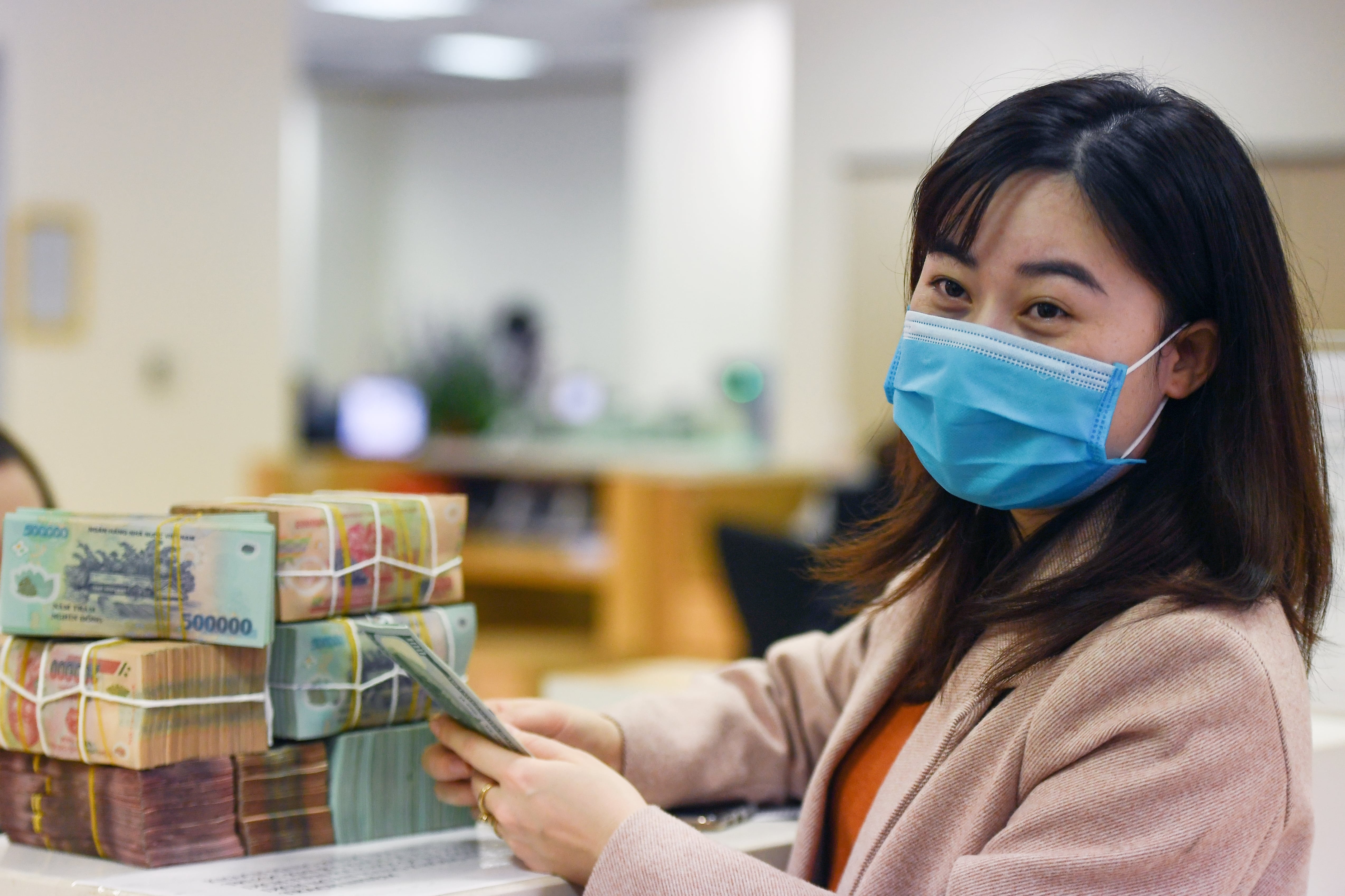 Loat doanh nghiep 'li xi' co tuc cho co dong ngay tuan dau nam moi hinh anh