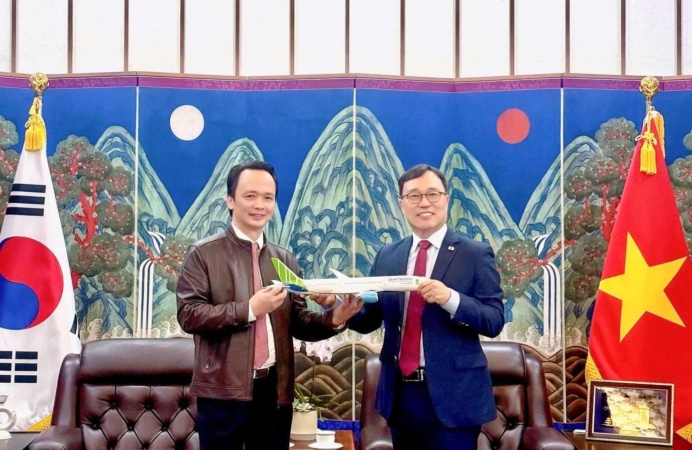 Dai gia Viet sau thi hanh an: Tai xuat the nao, doanh nghiep ra sao? hinh anh