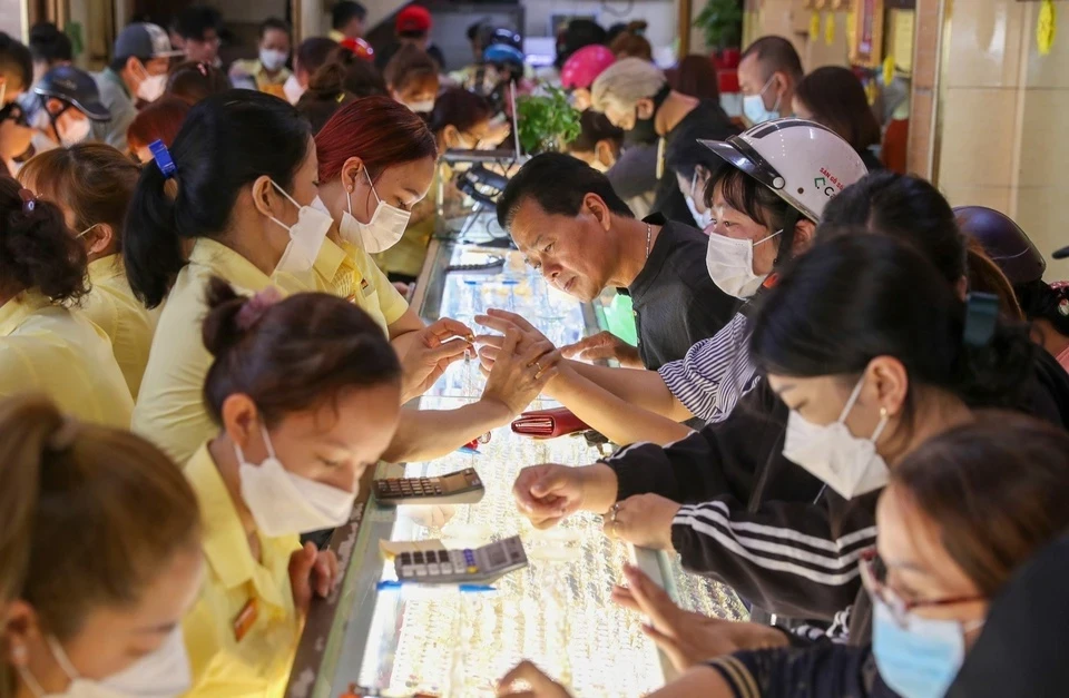 Nguoi Viet giam mua vang hinh anh