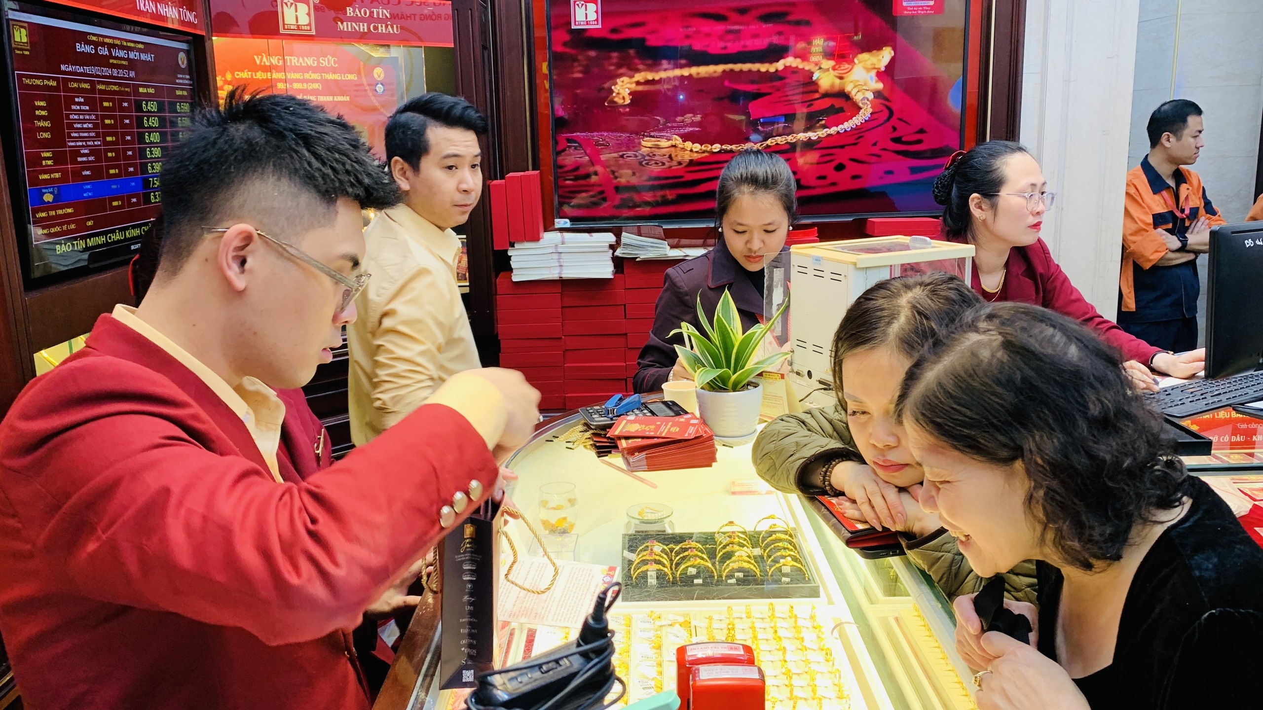 Vang nhan 'len ngoi' ngay via Than Tai hinh anh