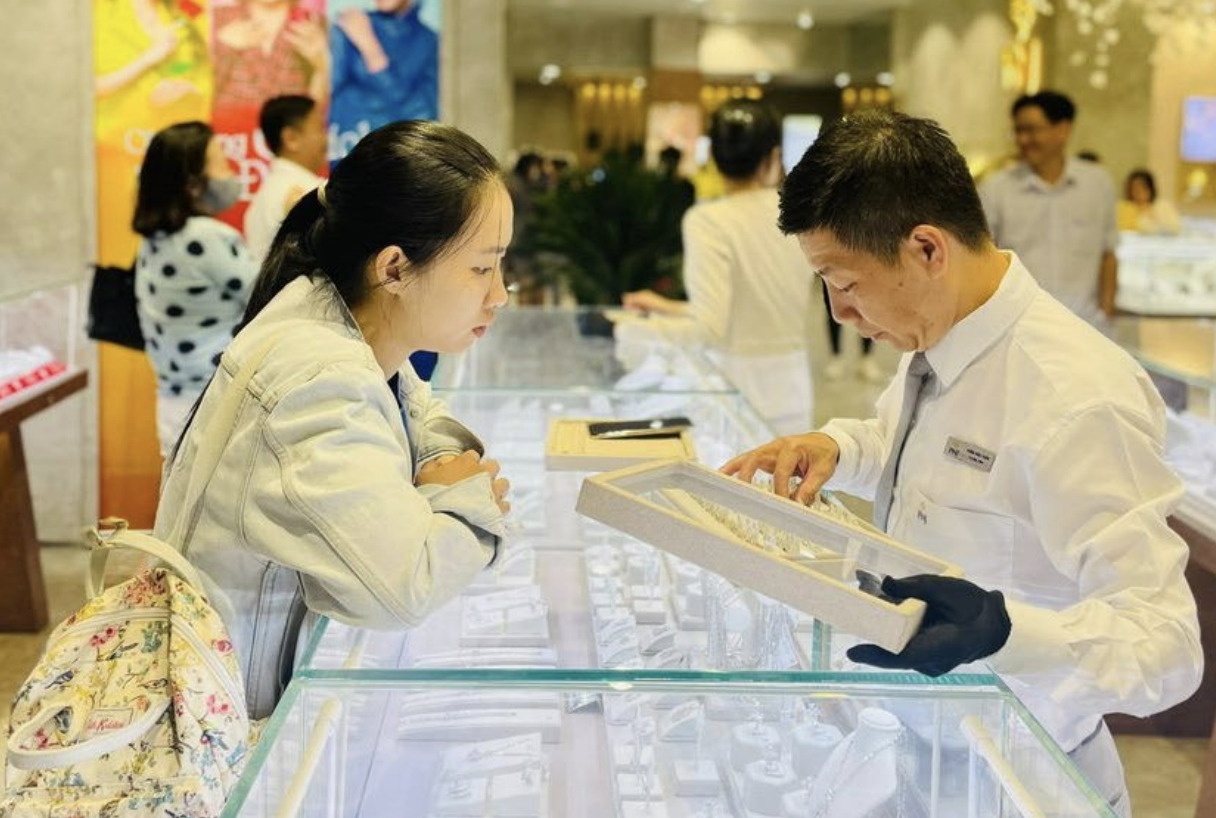 PNJ bao lai giam do ngay via Than Tai den muon hinh anh