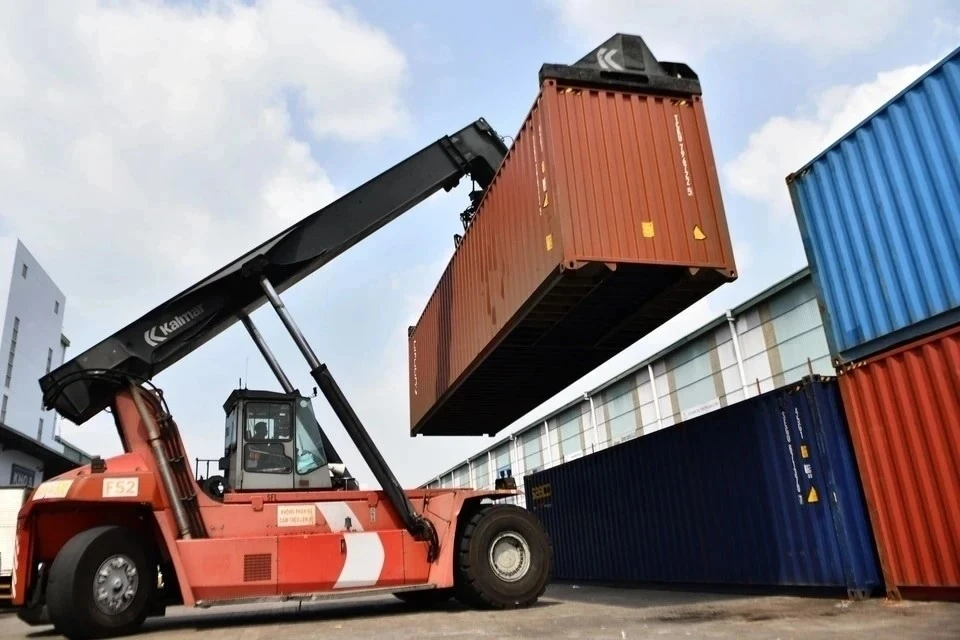 Gan 112 trieu tan hang hoa qua cang bien chi sau 2 thang dau nam hinh anh