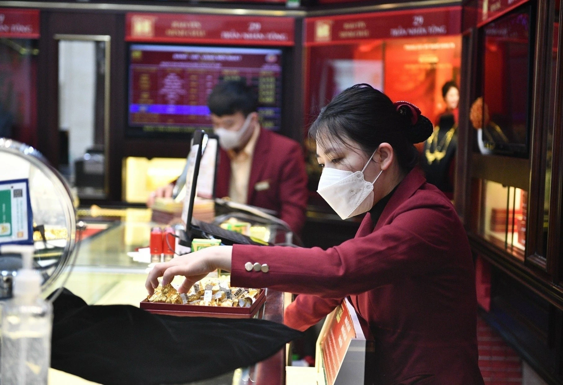 Gia vang quay dau giam hinh anh