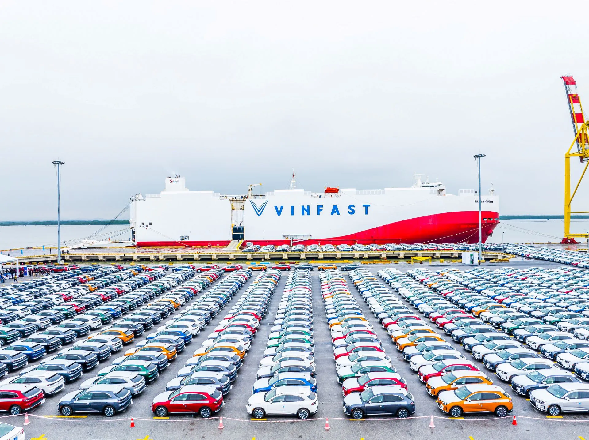 VinFast giam lo hinh anh