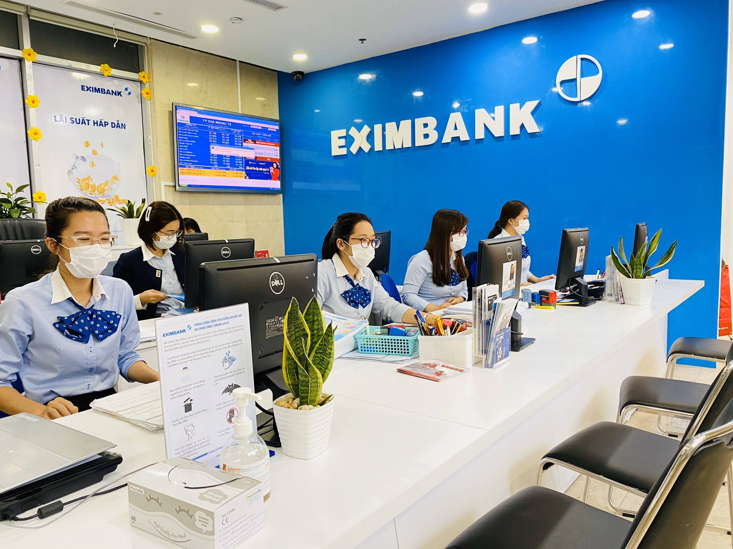 Eximbank tang lai suat tiet kiem lan thu 2 sau mot tuan hinh anh