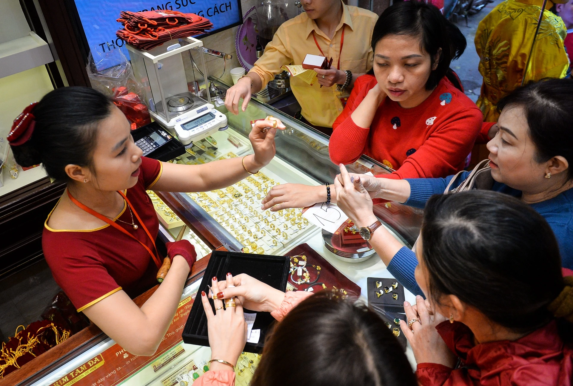 Gia vang mieng SJC quay dau giam hinh anh