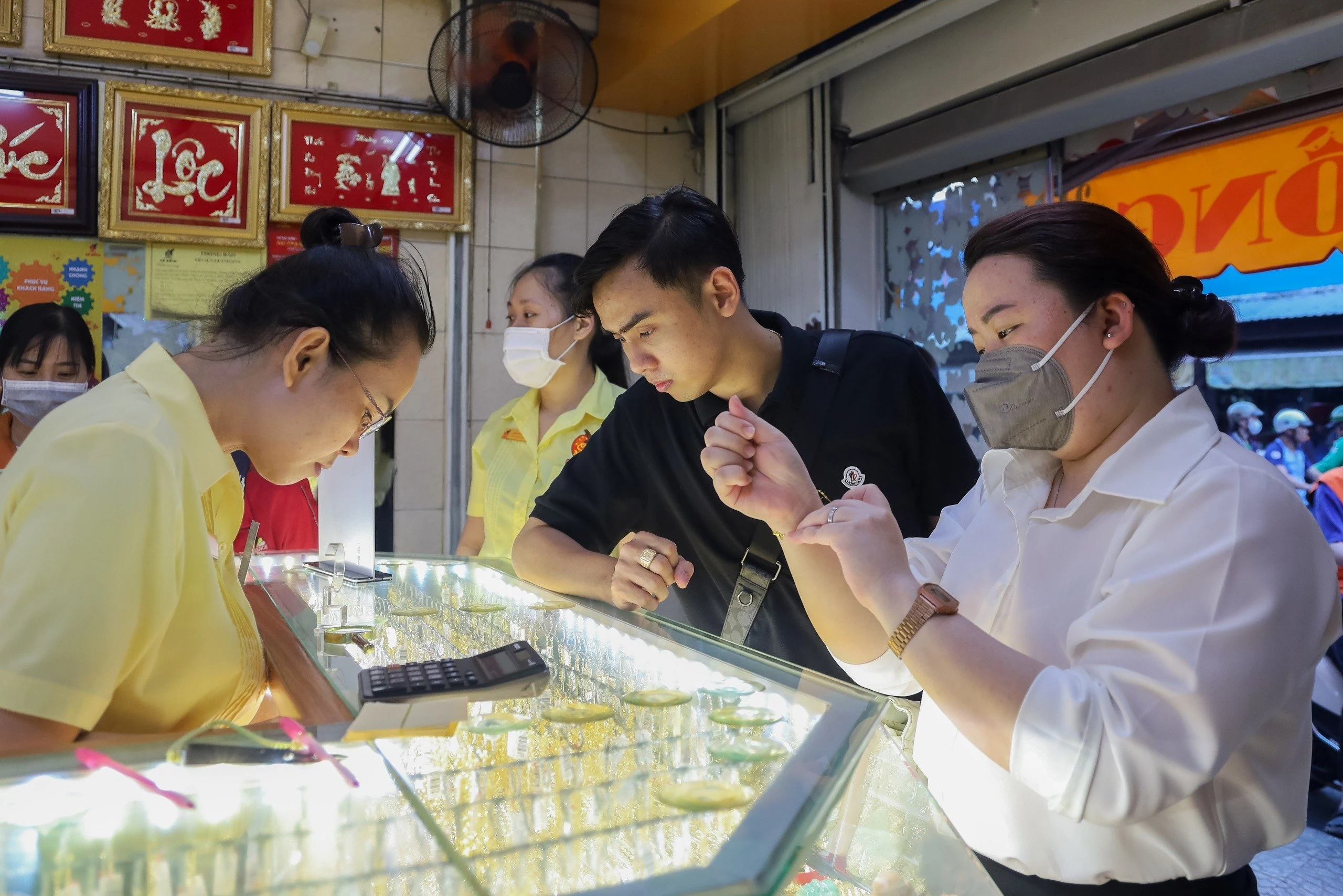 Gia vang mieng SJC len gan 90 trieu dong/luong hinh anh