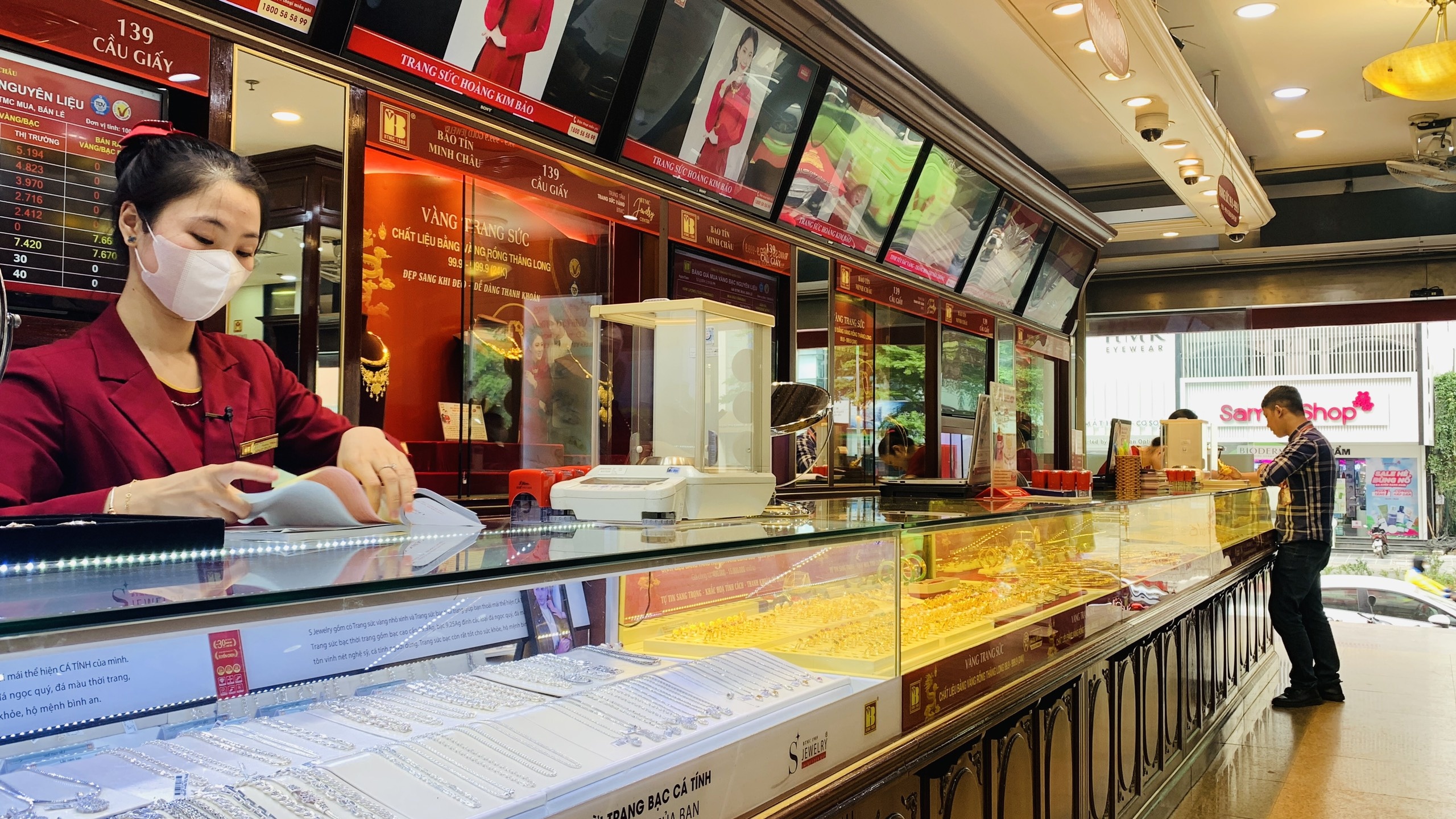 Gia vang mieng SJC roi 3 trieu dong/luong cuoi tuan hinh anh