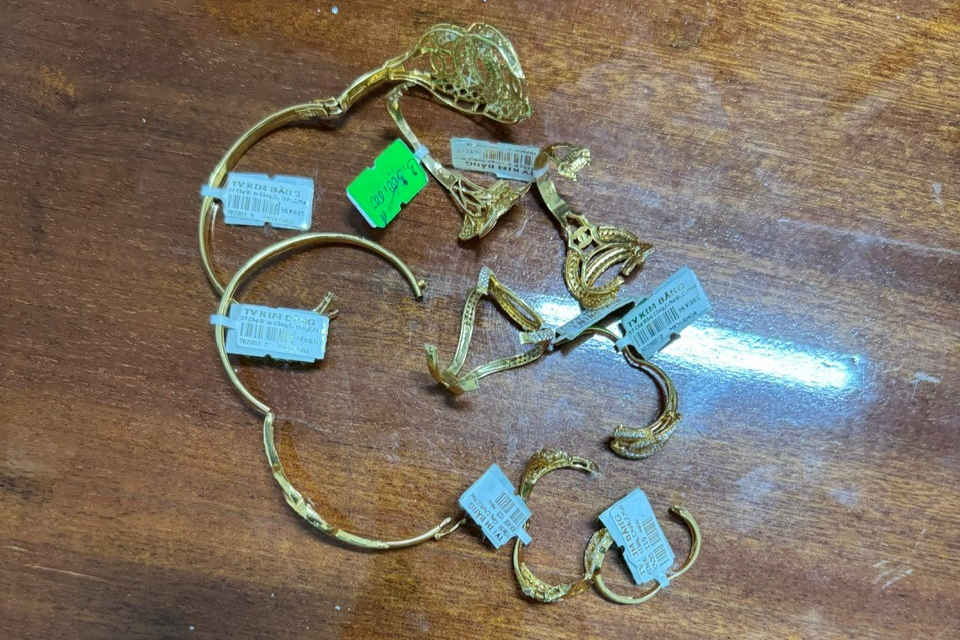 6 doanh nghiep kinh doanh vang tai Ca Mau bi phat hinh anh