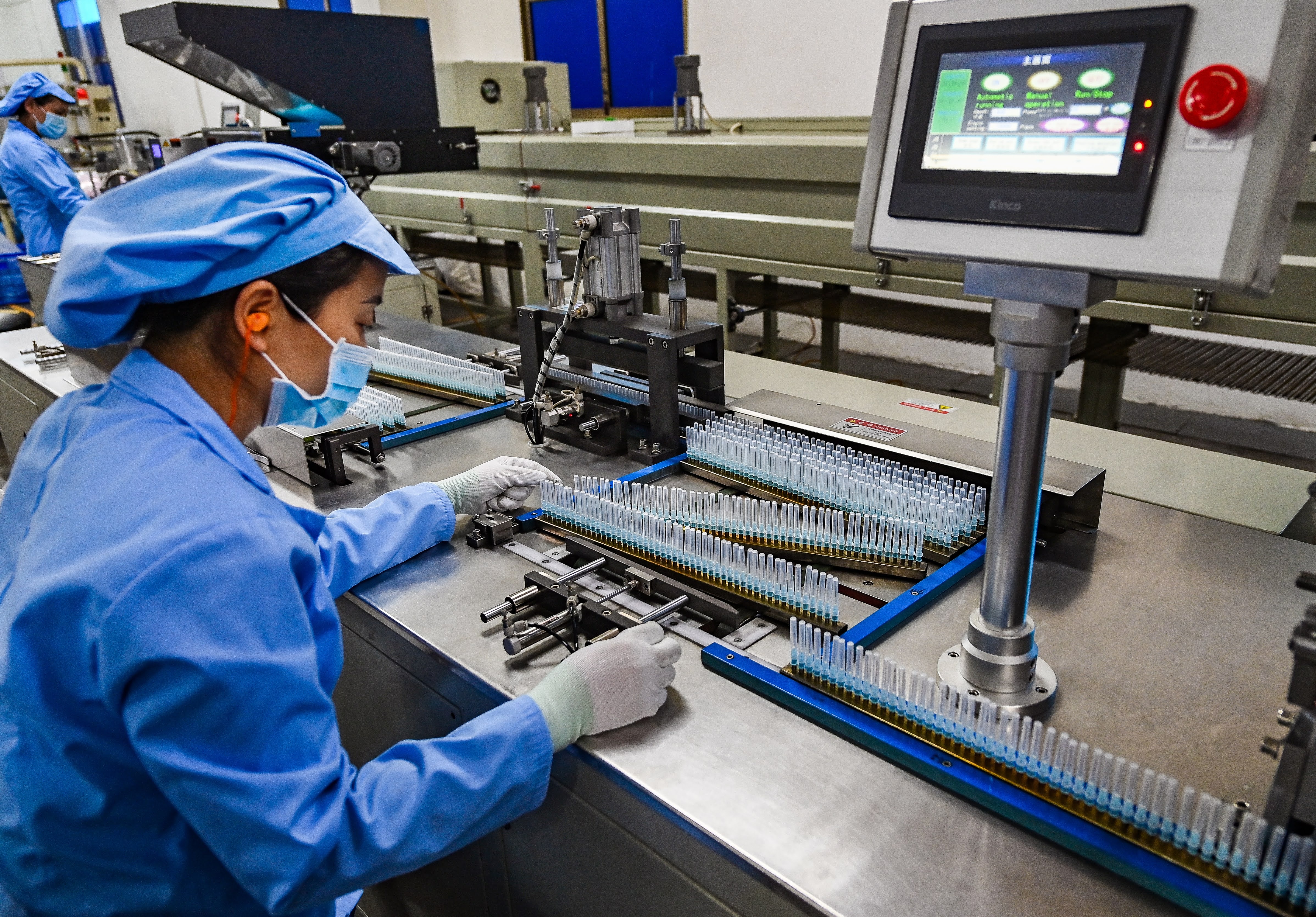 Gan 700.000 ty dong de trien khai chinh sach tien luong moi tu 1/7 hinh anh