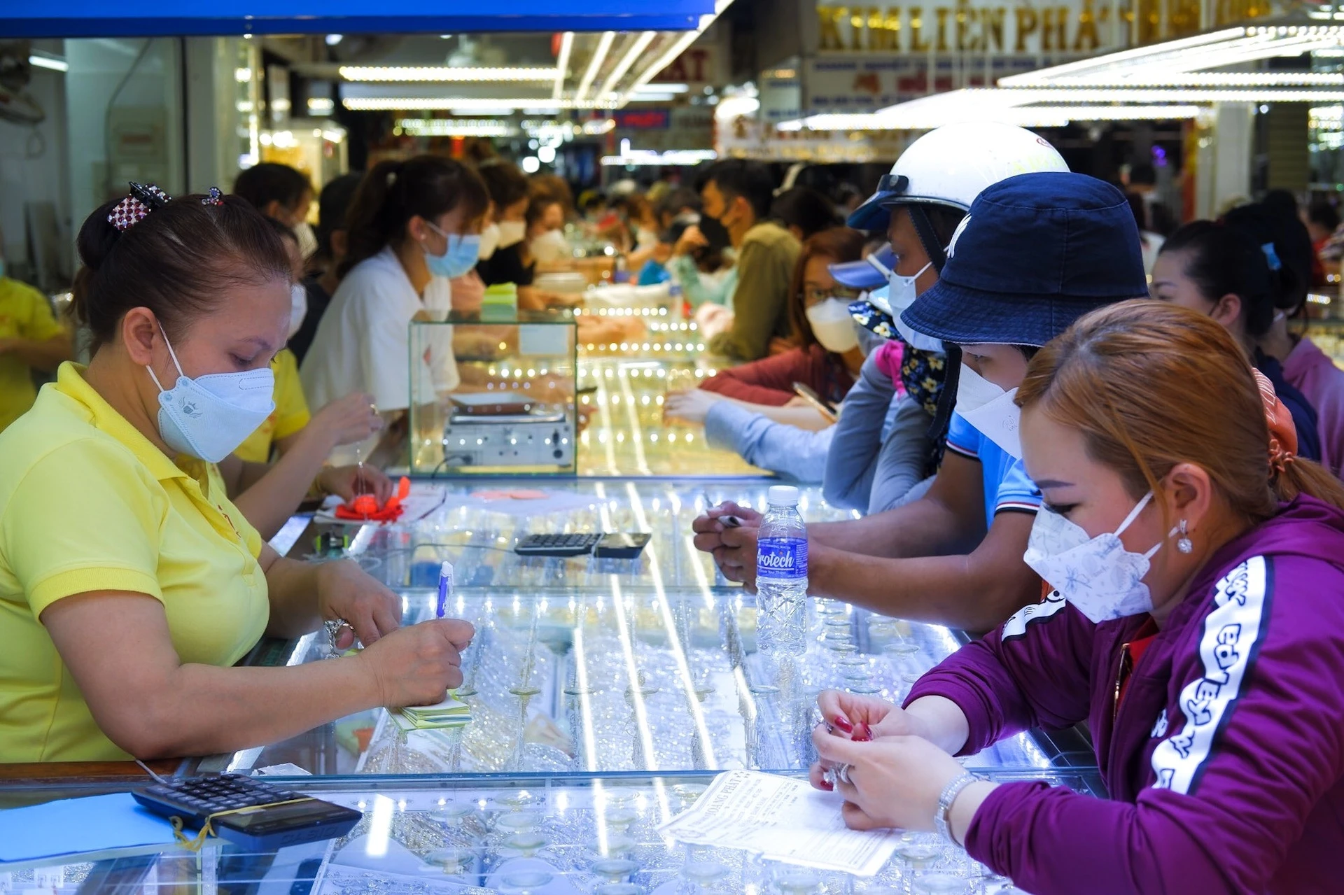 Vang mieng SJC tien sat 91 trieu dong/luong hinh anh