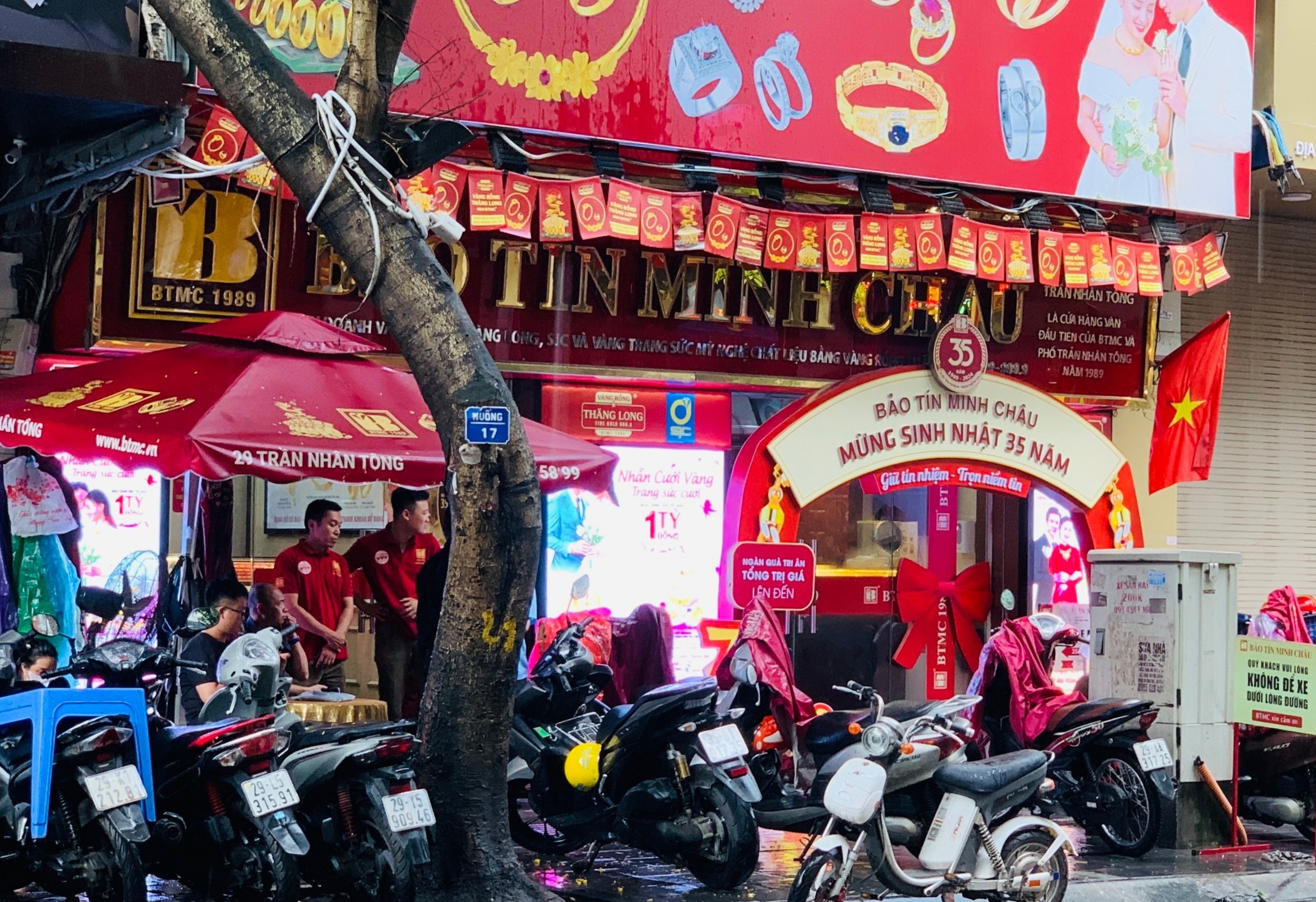 thi truong vang anh 3