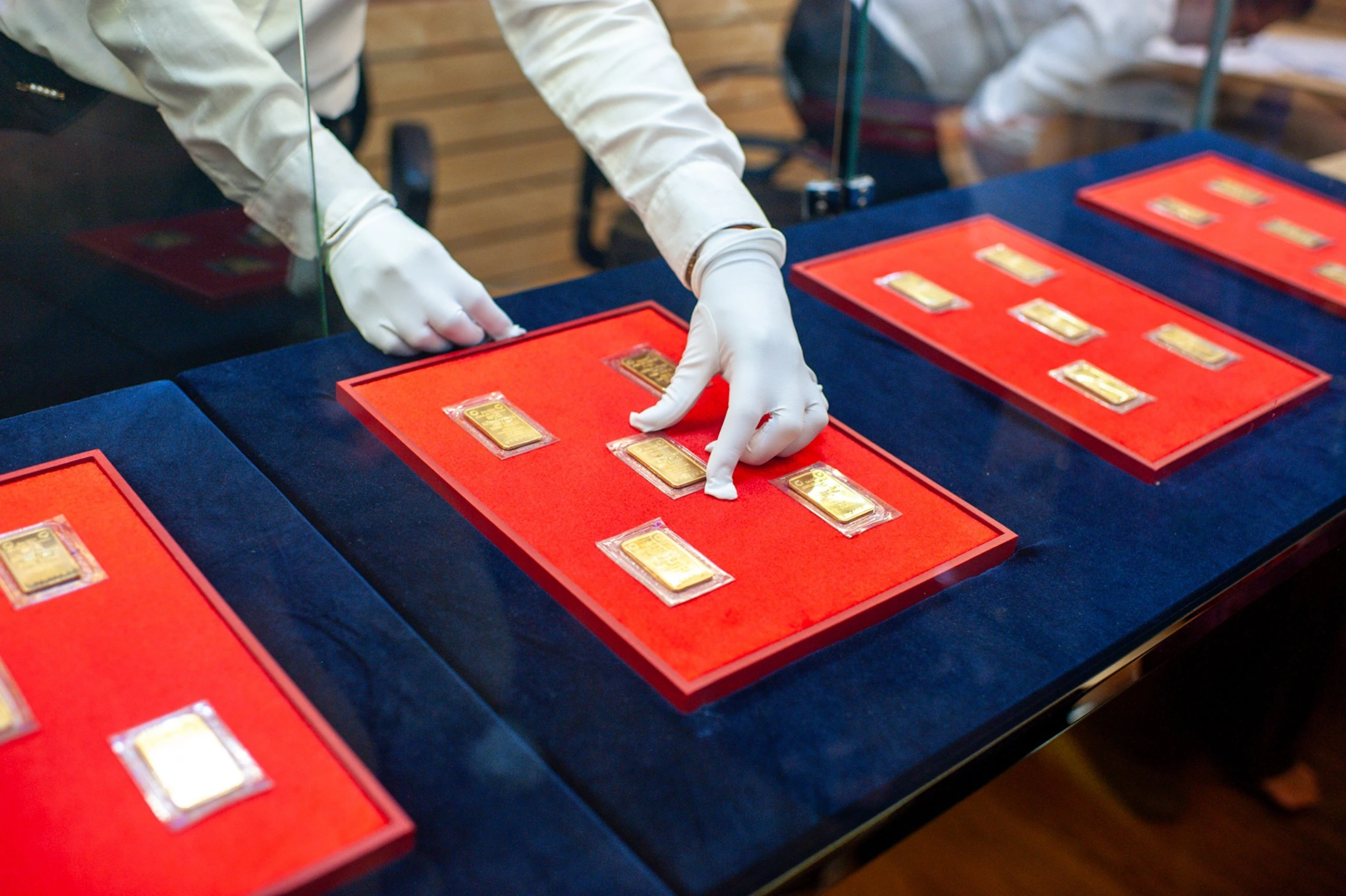 Gia vang mieng chua ngung giam, da ve duoi 77 trieu dong/luong hinh anh