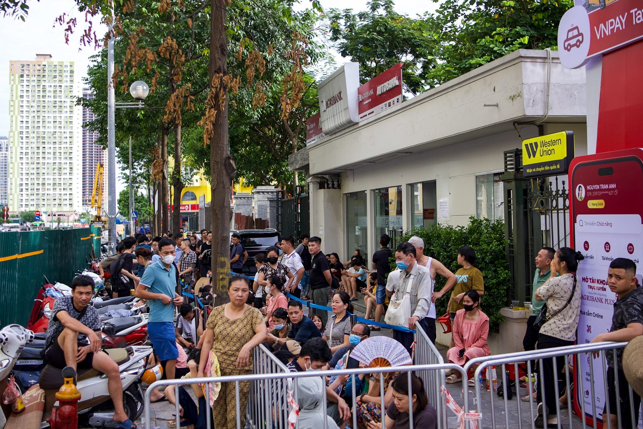 xep hang mua vang anh 2