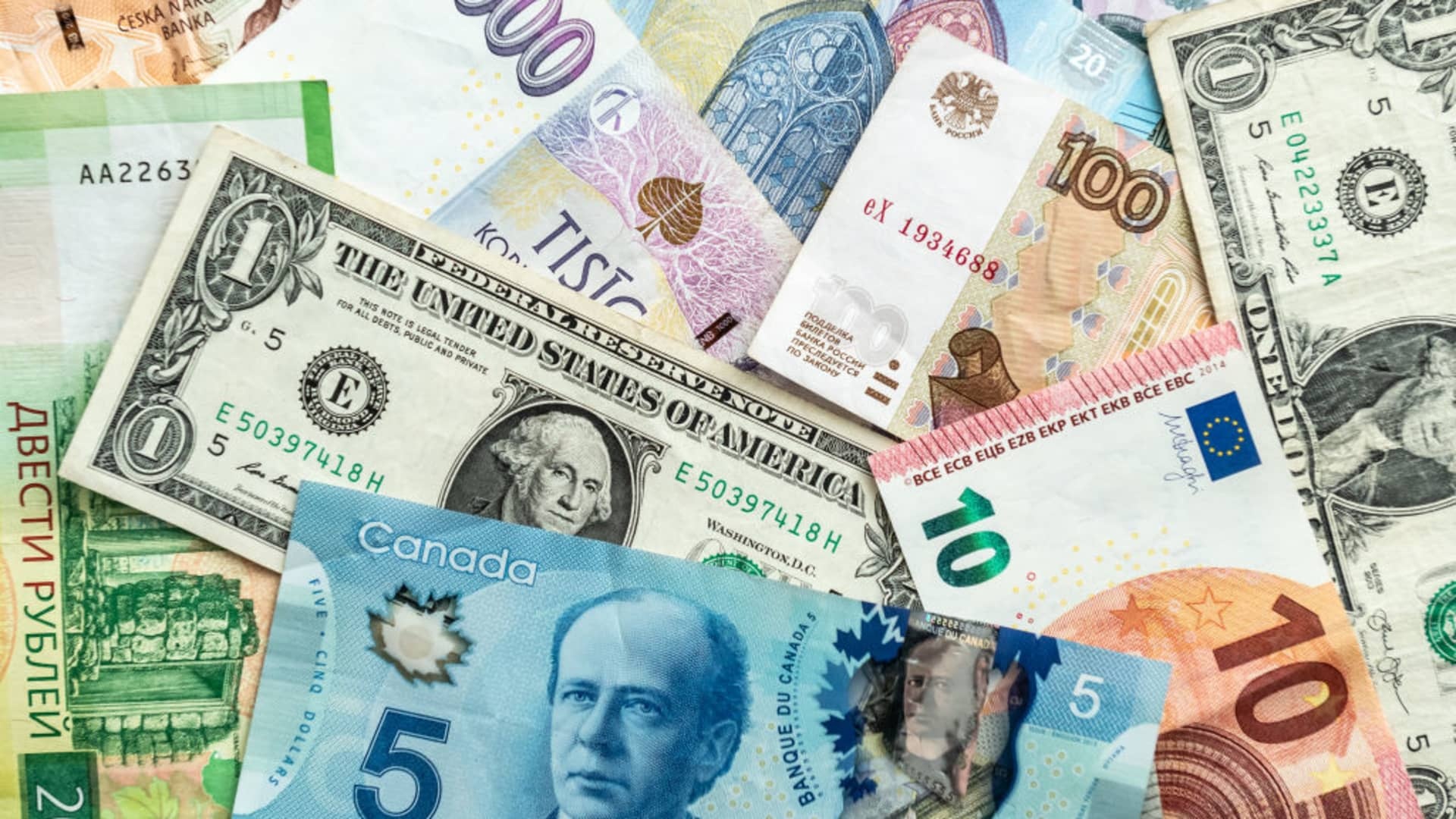 Lai suat giam tren toan cau tac dong the nao toi nen kinh te? hinh anh